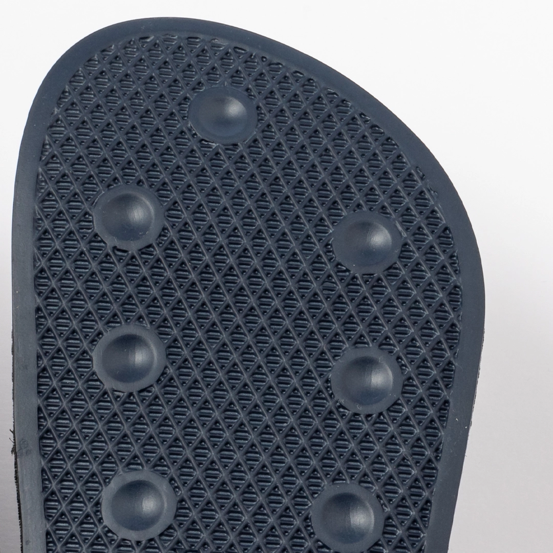 Immagine Coppia di infradito realizzate in EVA e PU. Suola in resistente EVA per una lunga durata e striscia ergonomica sul collo del piede in PVC abbinato. - Kanger