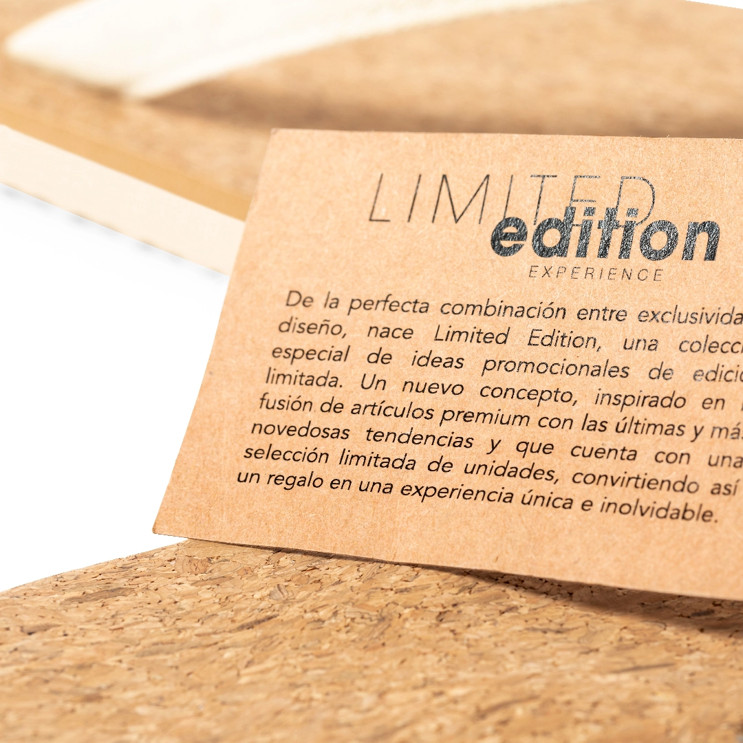 Immagine Infradito dall'esclusivo design Limited Edition.Suola in sughero naturale, con cinturini color ecrù in tinta con la suola. - Yassir