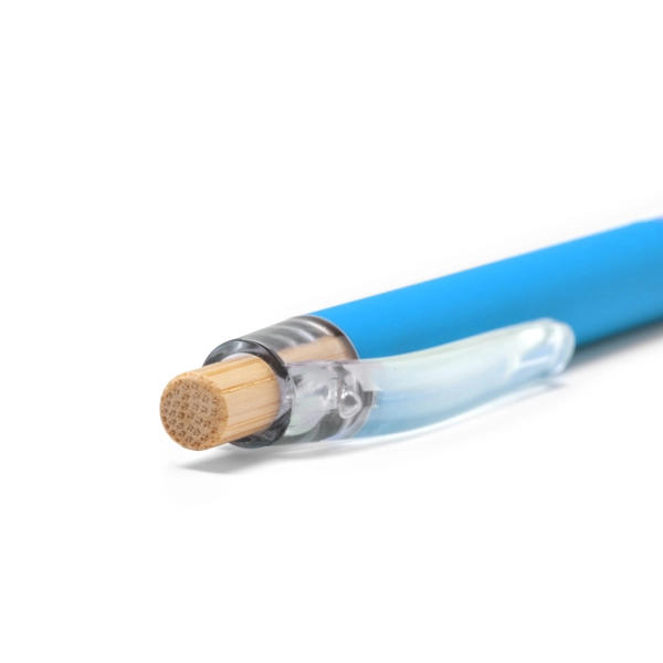 Immagine Biro è stata progettata con un fusto in alluminio riciclato che riflette sostenibilità e modernità. Il dettaglio in bambù sul pulsante aggiunge un tocco naturale e distintivo. - ASCARI