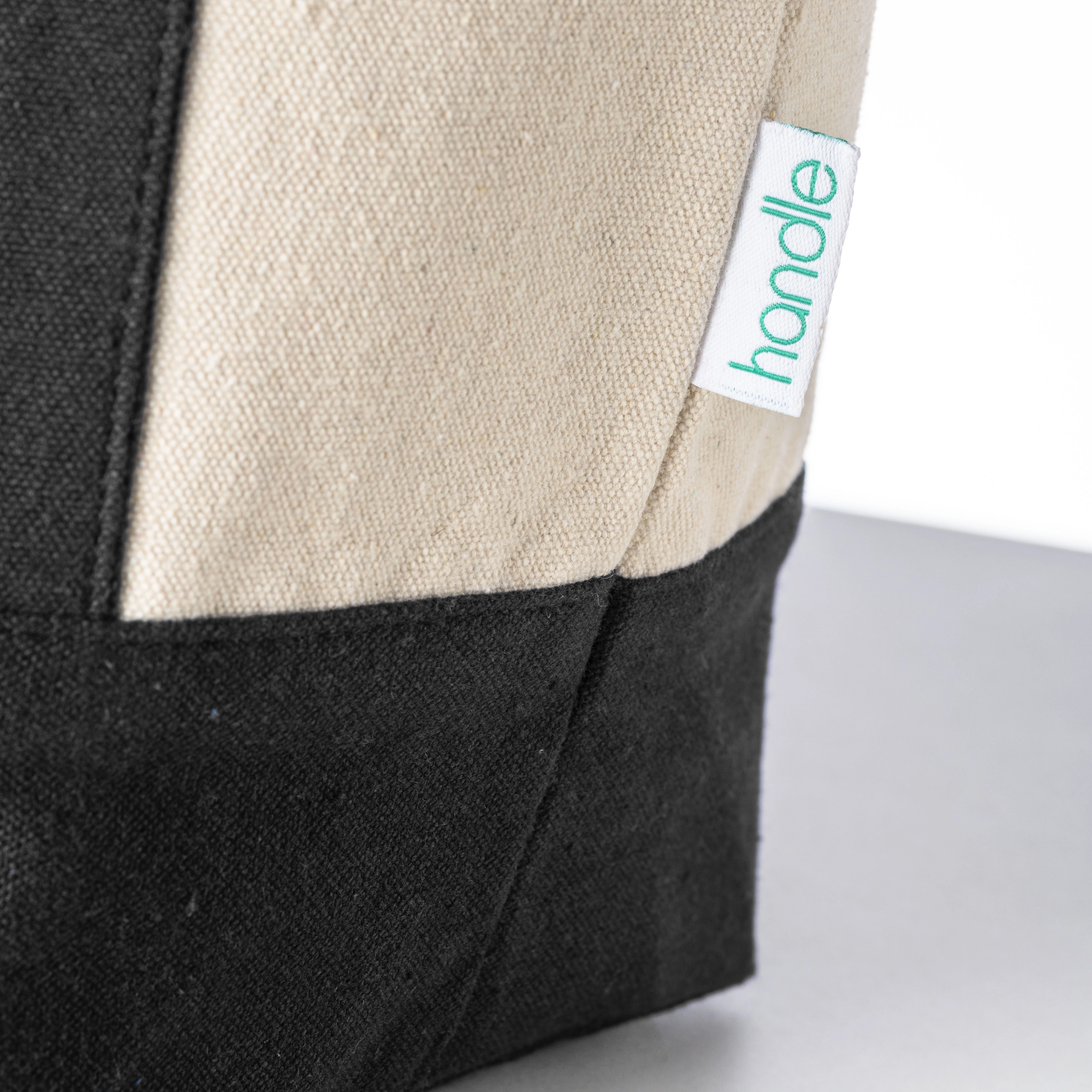 Immagine Mini borsa shopper in cotone riciclato da 340 g/m2 con manici e base colorati. GRS