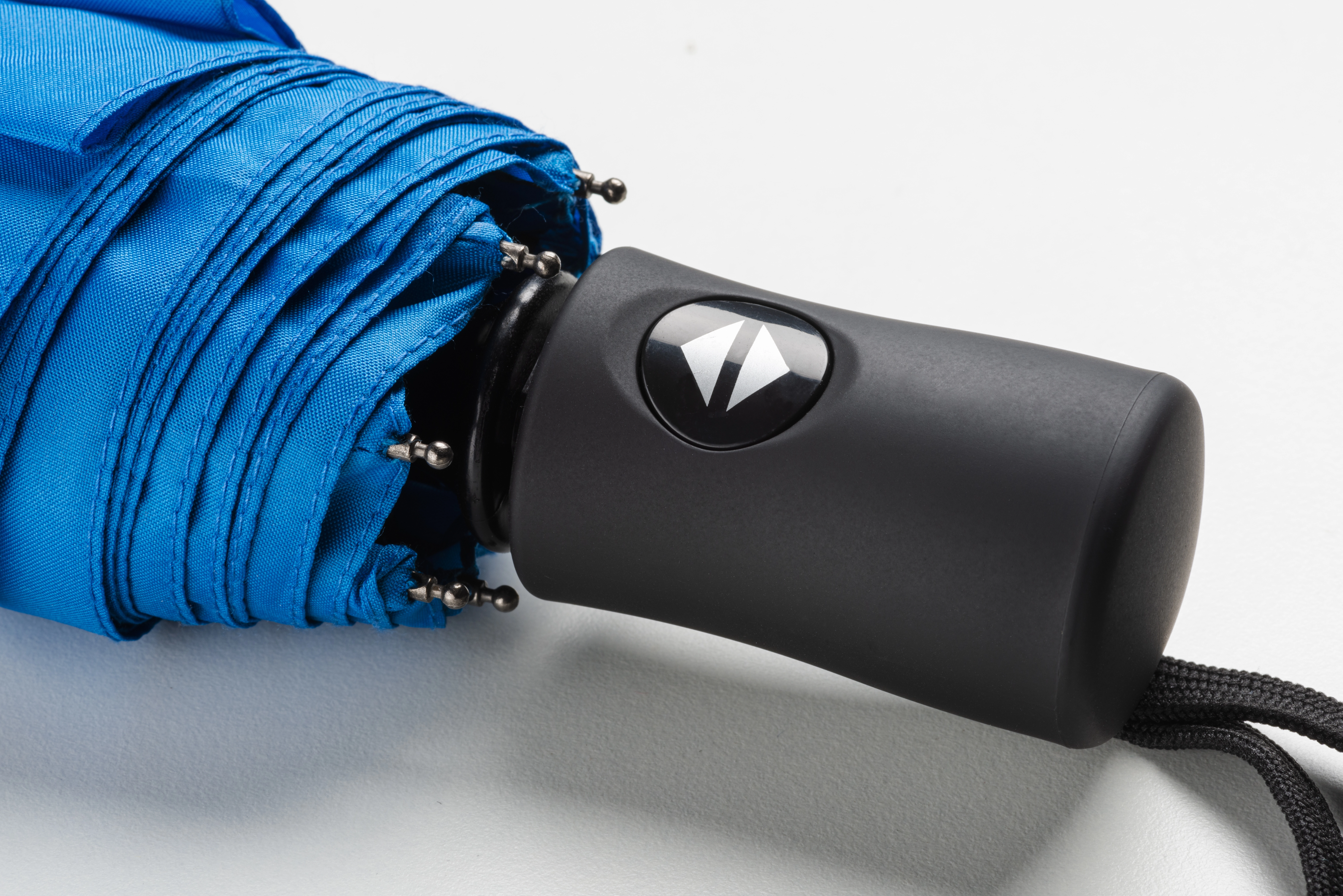 Immagine Mini ombrello apri-chiudi a pulsante in Polyester seta, inserito in guaina