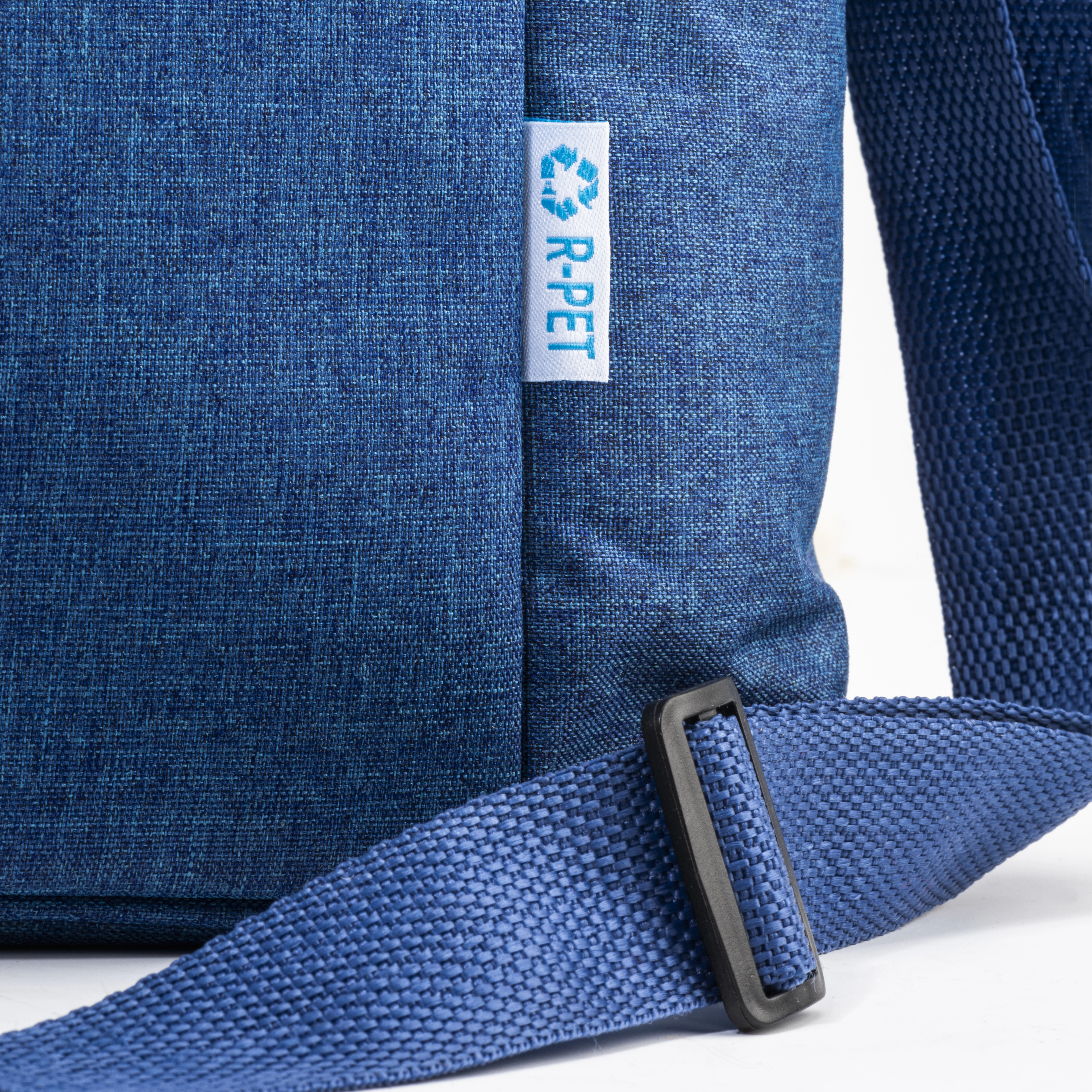 Immagine Borsa termica in r-pet melange con interno bianco in PEVA.