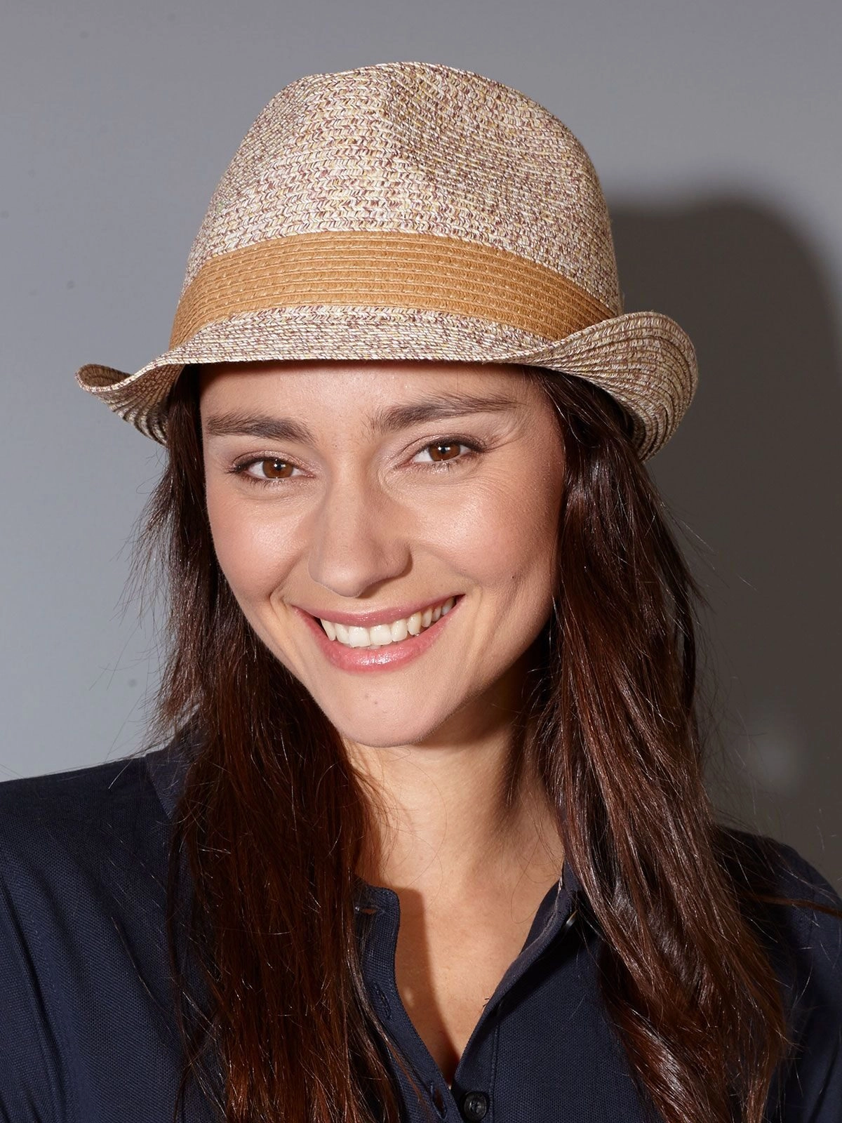 Immagine cappello di paglia dal look 