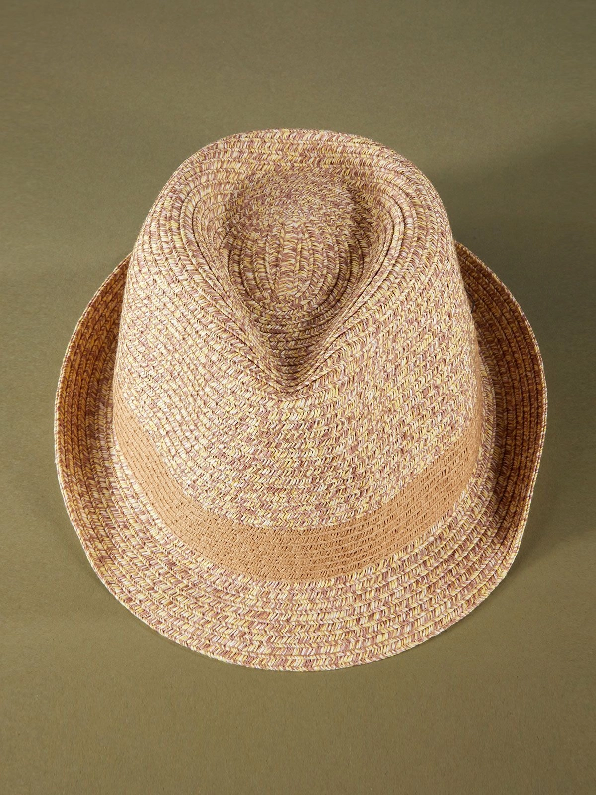 Immagine cappello di paglia dal look 