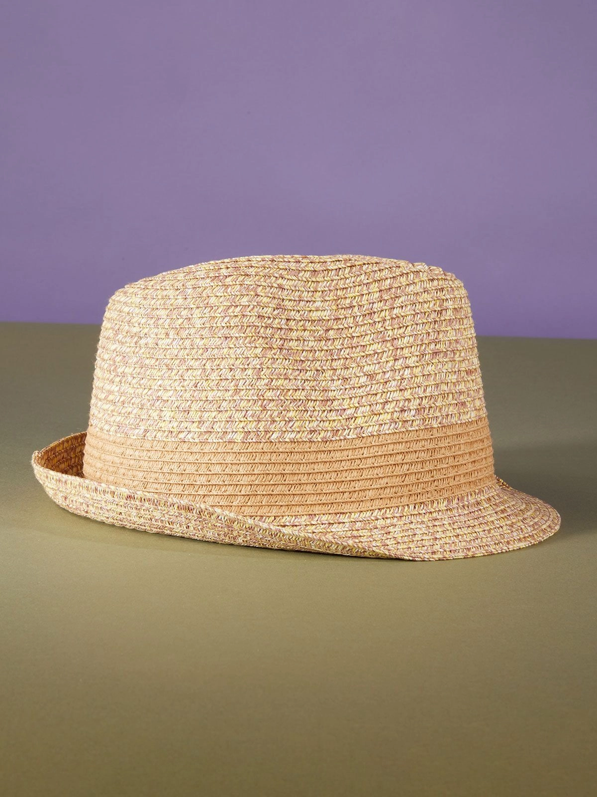 Immagine cappello di paglia dal look 