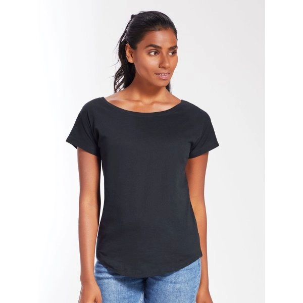 womens-loose-fit-t-3.webp