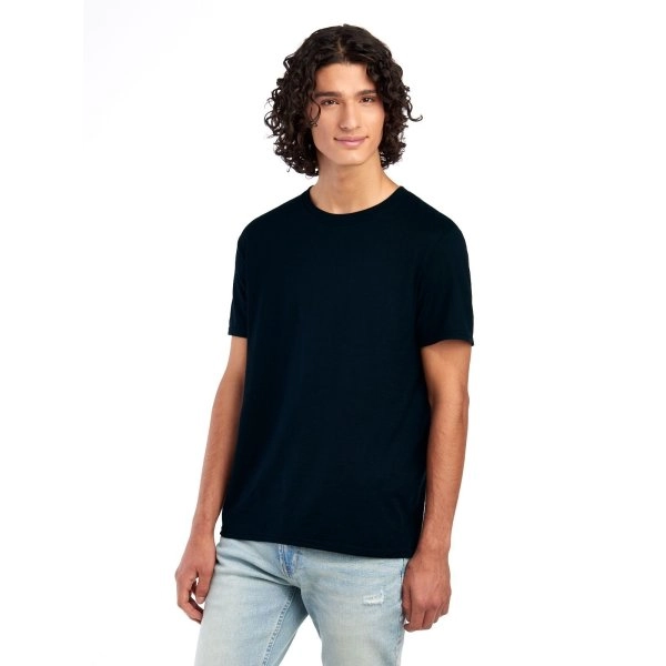 essential-cotton-t-black-4.webp