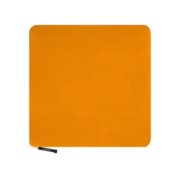 fleece-blanket-orange-12.webp