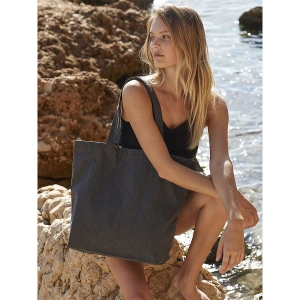 revive-recycled-maxi-tote-2.webp