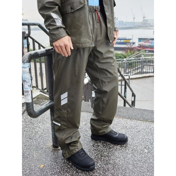 worker-rain-pants-1.webp