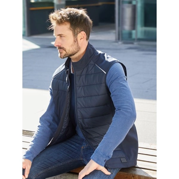 mens-hybrid-vest-6.webp