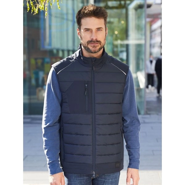 mens-hybrid-vest-7.webp