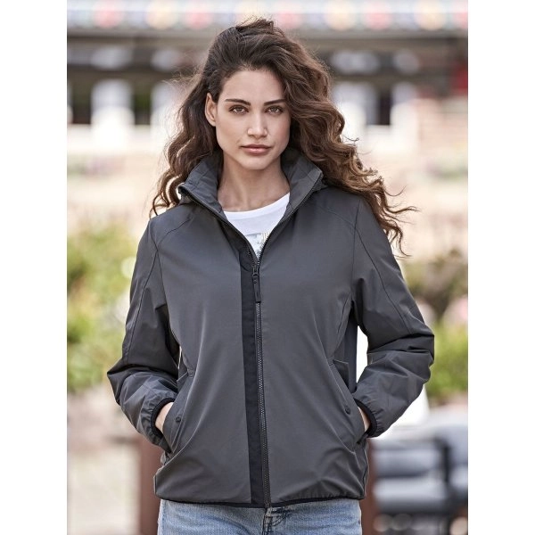 women-urban-adventure-jacket-5.webp