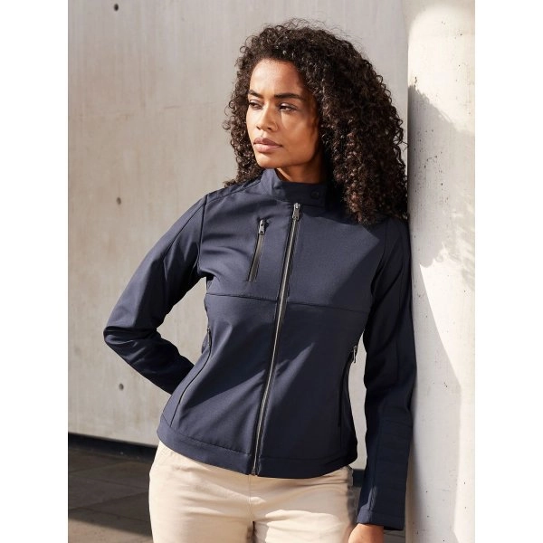 ladies-softshell-jacket-7.webp