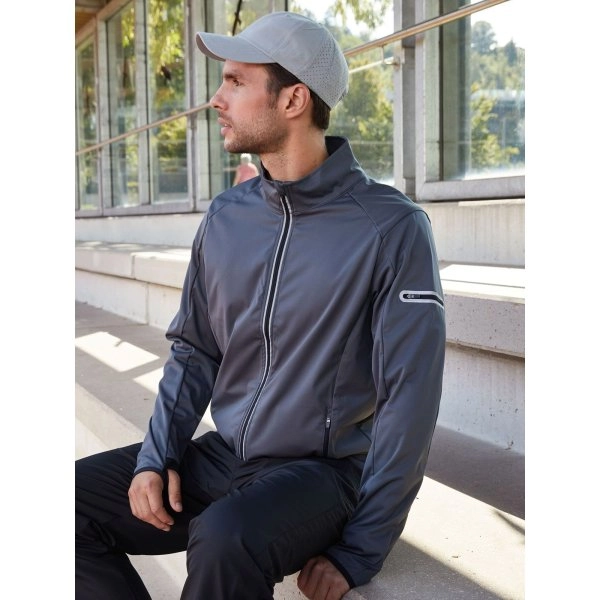 mens-sports-softshell-jacket-5.webp