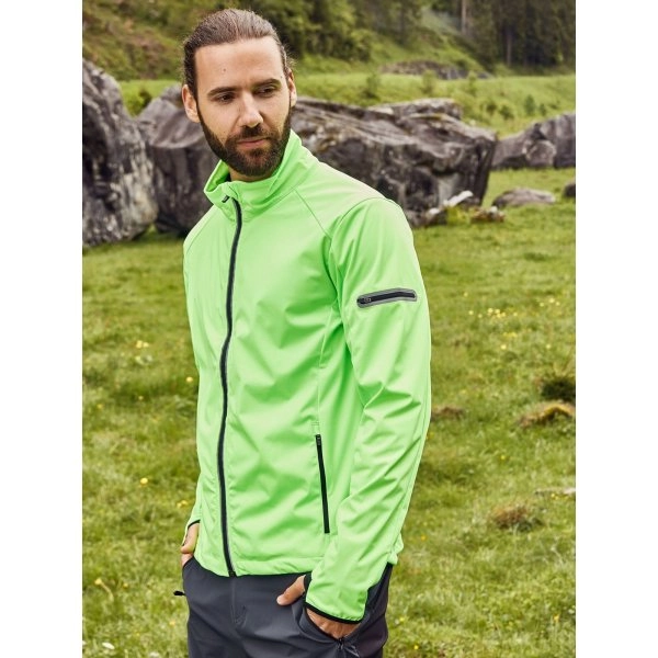 mens-sports-softshell-jacket-6.webp