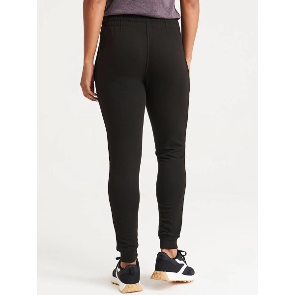 tapered-track-pant-3.webp