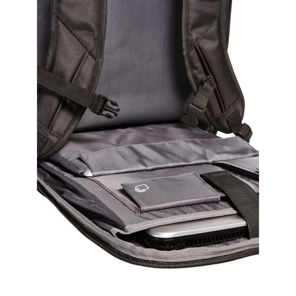 business-notebook-backpack-giant-3.webp