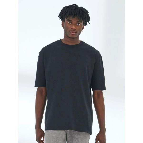 t-shirt-oversize-in-cotone-riciclato-4.webp