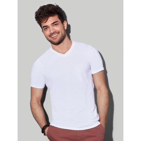 clive-v-neck-3.webp