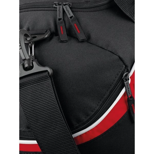 teamwear-holdall-black-classic-red-white-29.webp