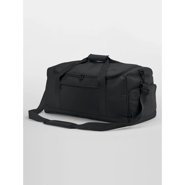 medium-training-holdall-black-2.webp