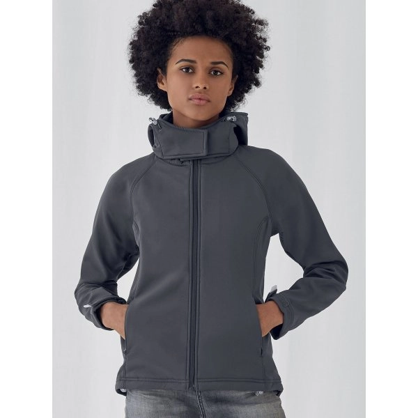 hooded-softshell-women-3.webp