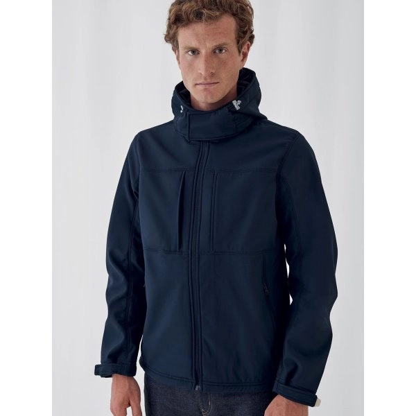 hooded-softshell-men-3.webp