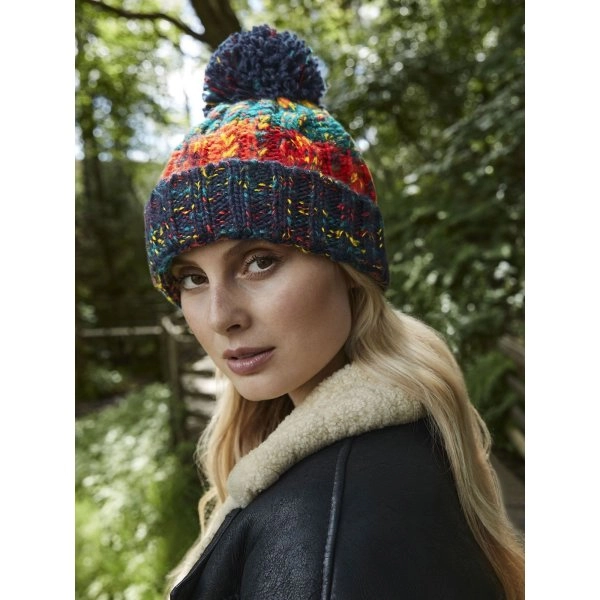 corkscrew-pom-pom-beanie-2.webp