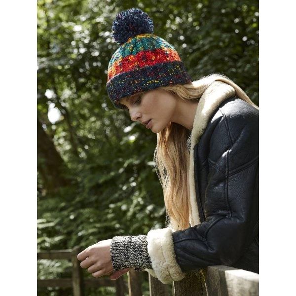 corkscrew-pom-pom-beanie-4.webp