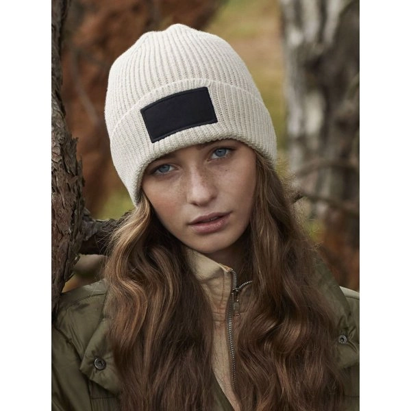 fashion-patch-beanie-2.webp