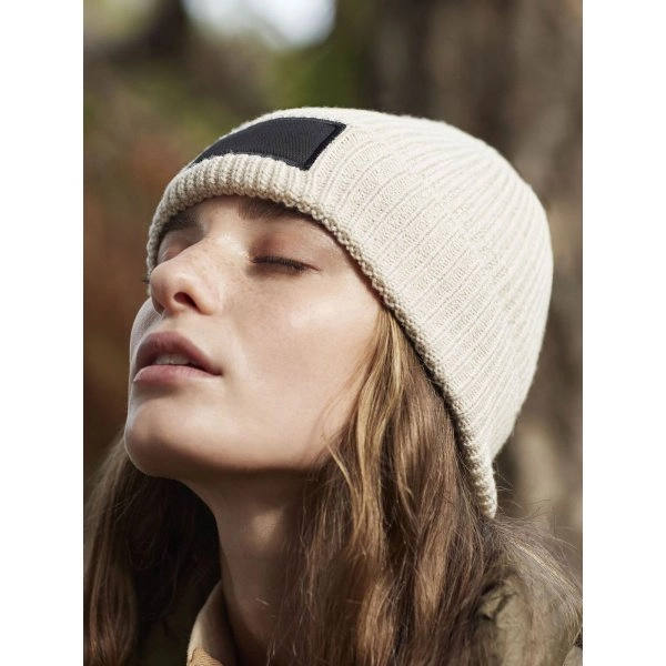 fashion-patch-beanie-3.webp