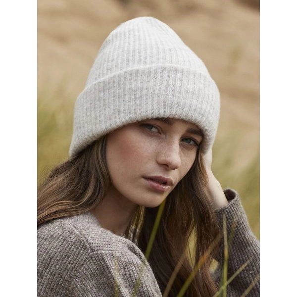 cosy-ribbed-beanie-2.webp