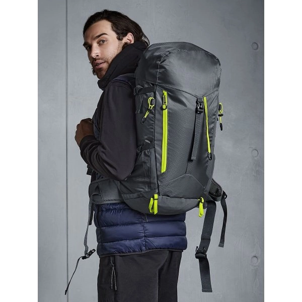 slx-lite-35-litre-backpack-2.webp