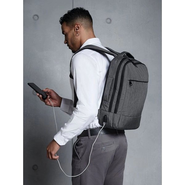 q-tech-charge-convertible-backpack-3.webp