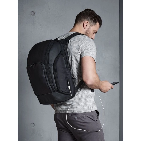 pro-tech-charge-backpack-2.webp