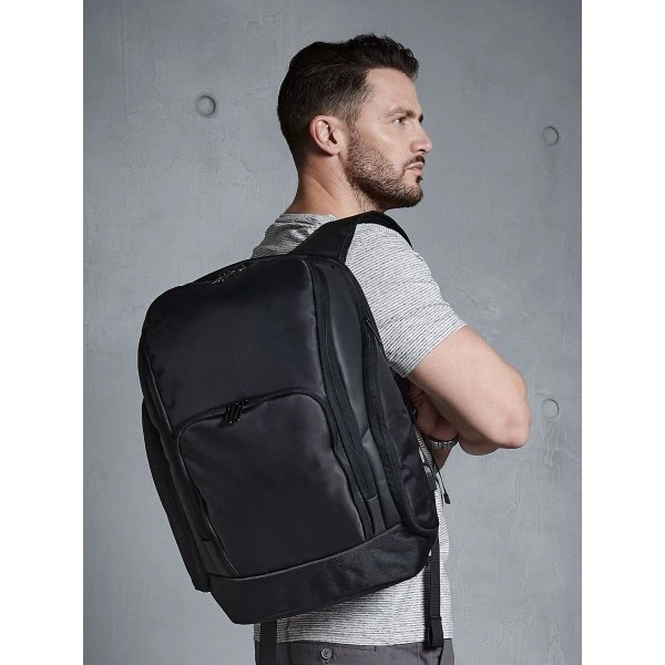 pro-tech-charge-backpack-3.webp