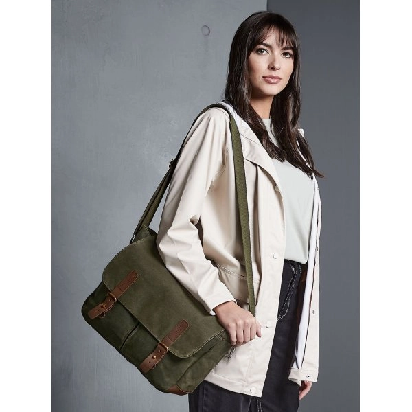 heritage-waxed-canvas-messenger-3.webp