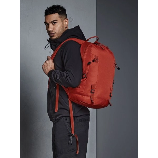 everyday-outdoor-20l-backpack-2.webp