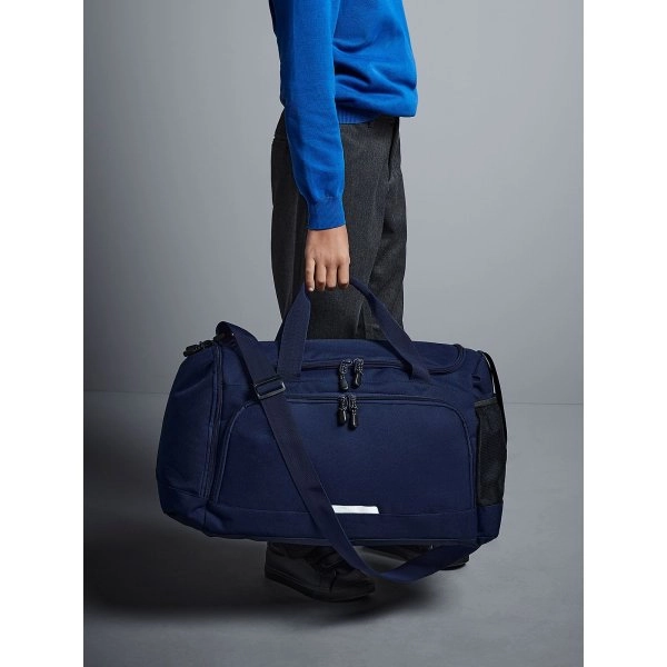 academy-holdall-3.webp