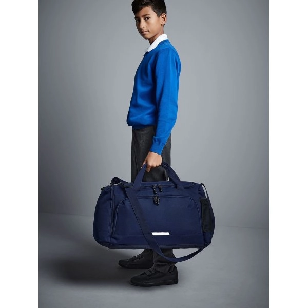 academy-holdall-4.webp