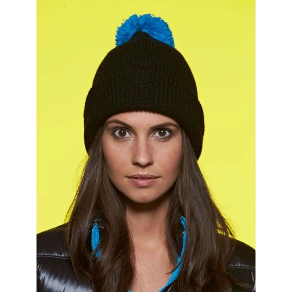 pompon-hat-with-brim-2.webp